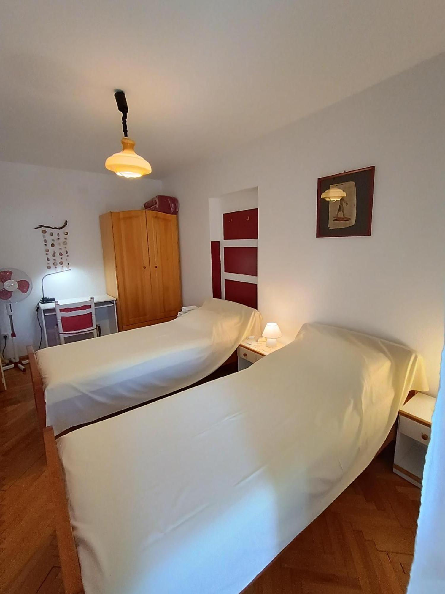 Levak Apartments - Apt. 1 Pjescana Uvala Eksteriør billede